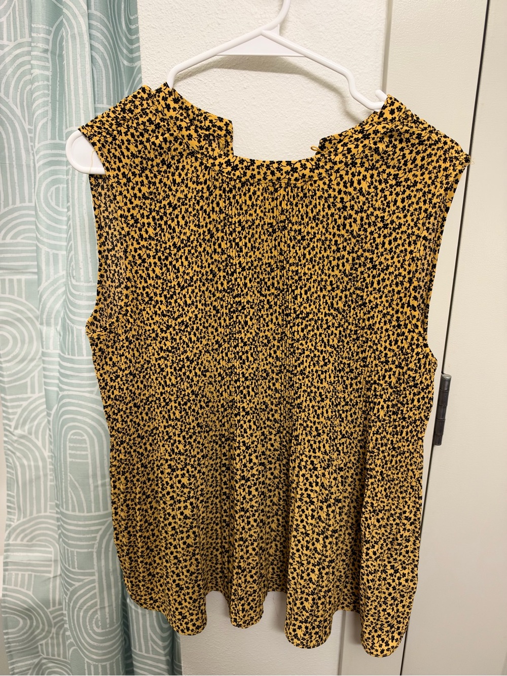 Adrianna Papell Black & Mustard Floral Sleeveless Blouse
